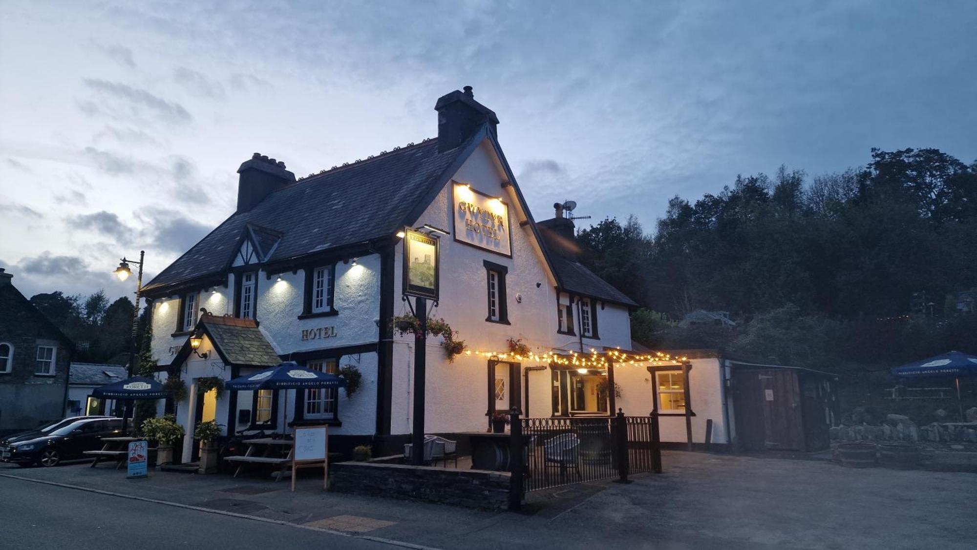 Y Gwydyr Hotel - Dolwyddelan Kültér fotó