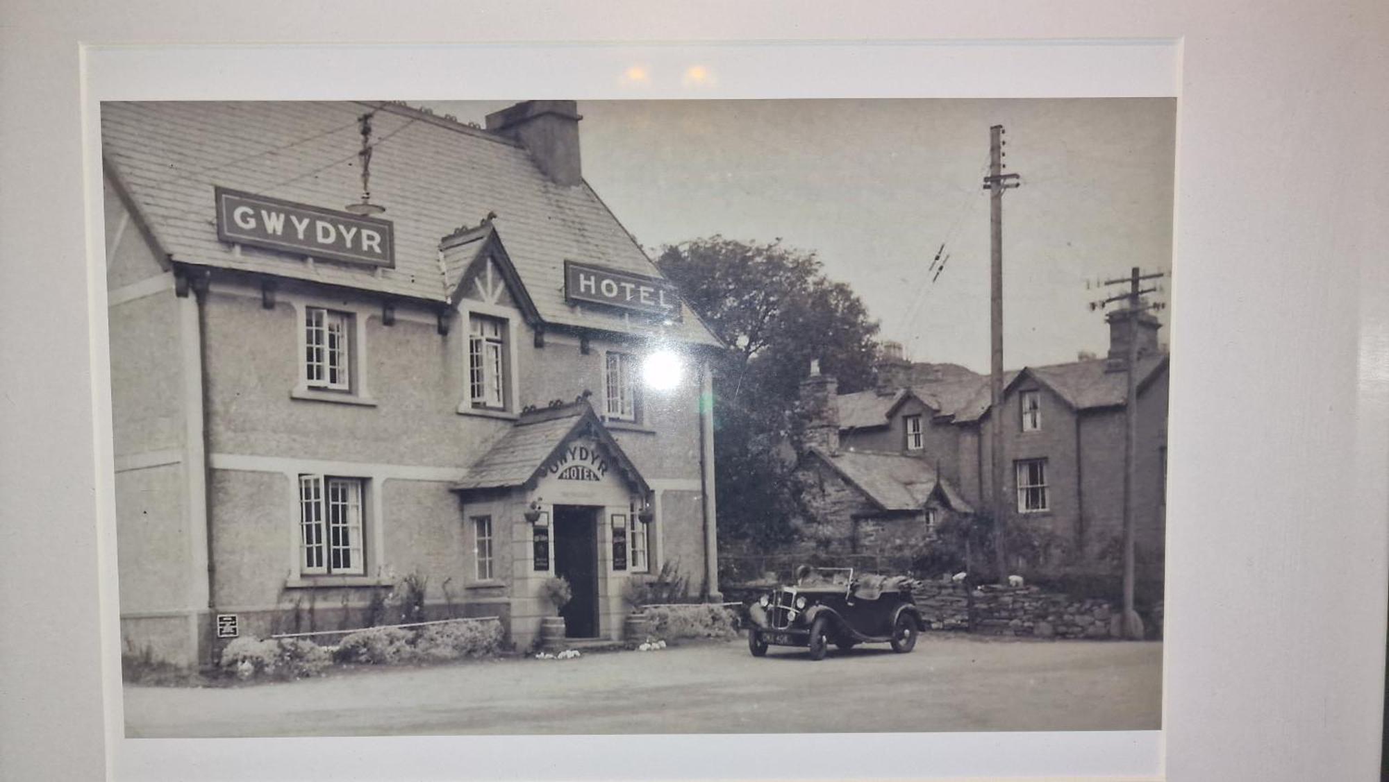 Y Gwydyr Hotel - Dolwyddelan Kültér fotó