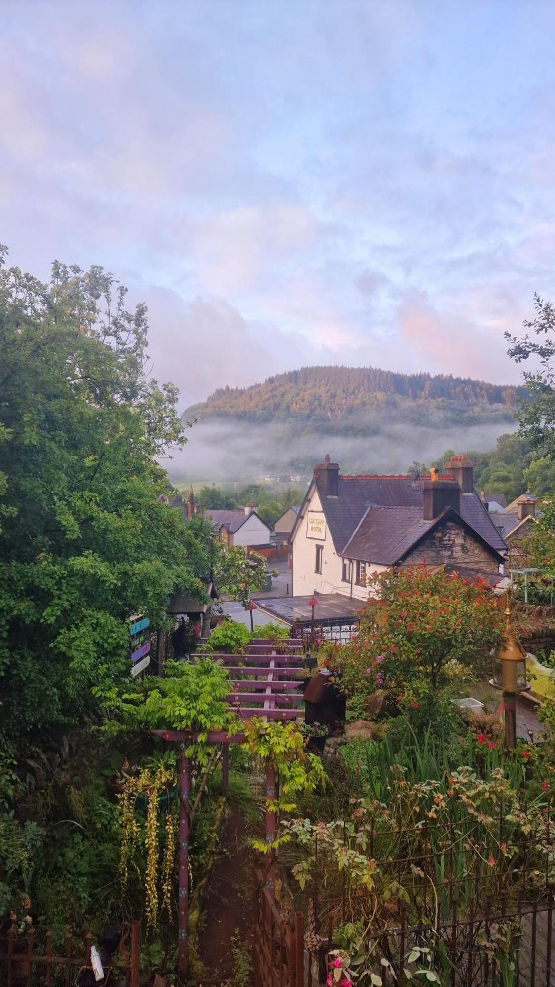 Y Gwydyr Hotel - Dolwyddelan Kültér fotó