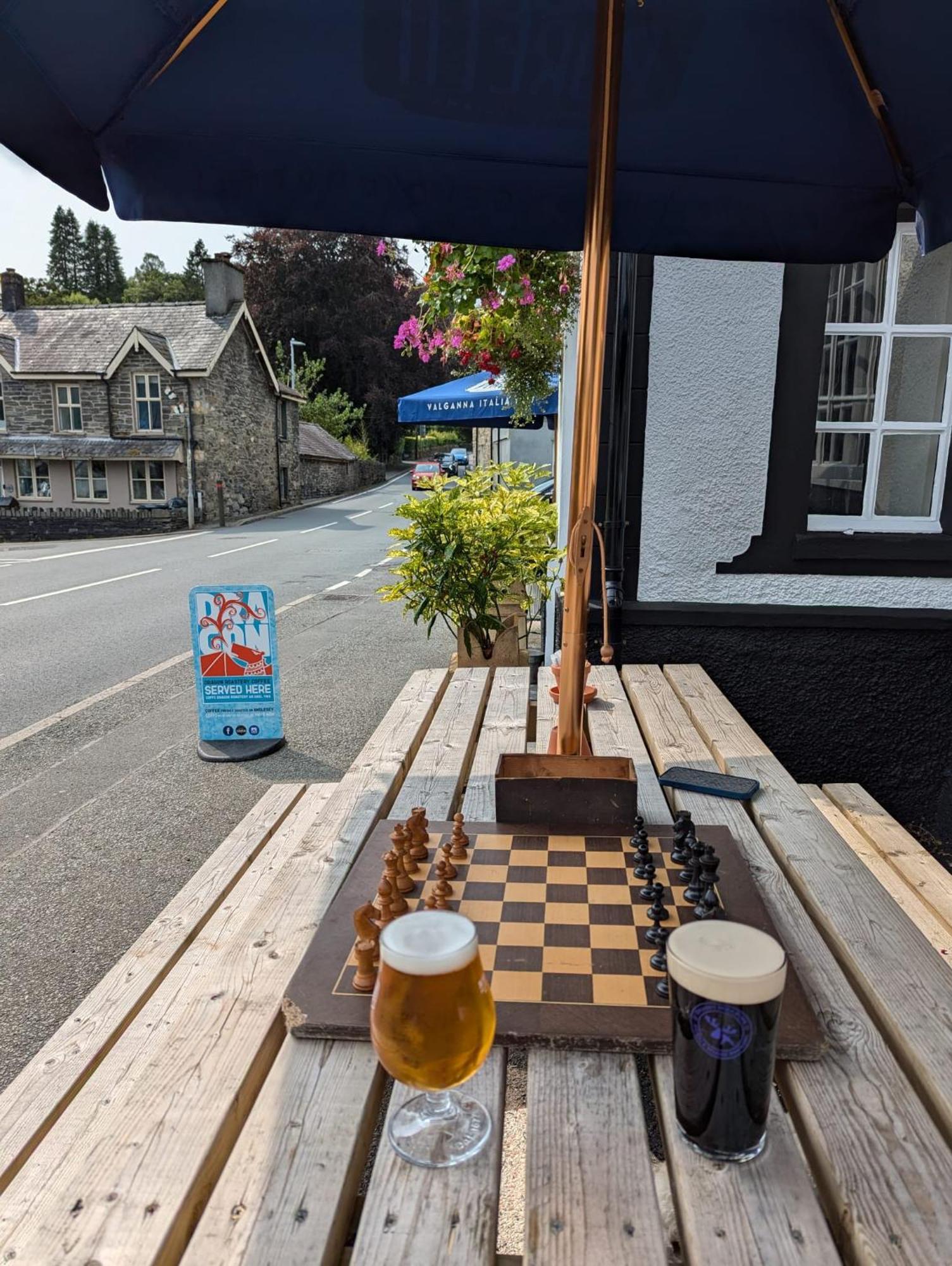 Y Gwydyr Hotel - Dolwyddelan Kültér fotó